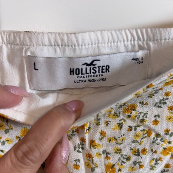 NWT Hollister- Ultra High Waist Yellow Ditsy Floral Mini Skirt Size Large - Picture 3 of 9